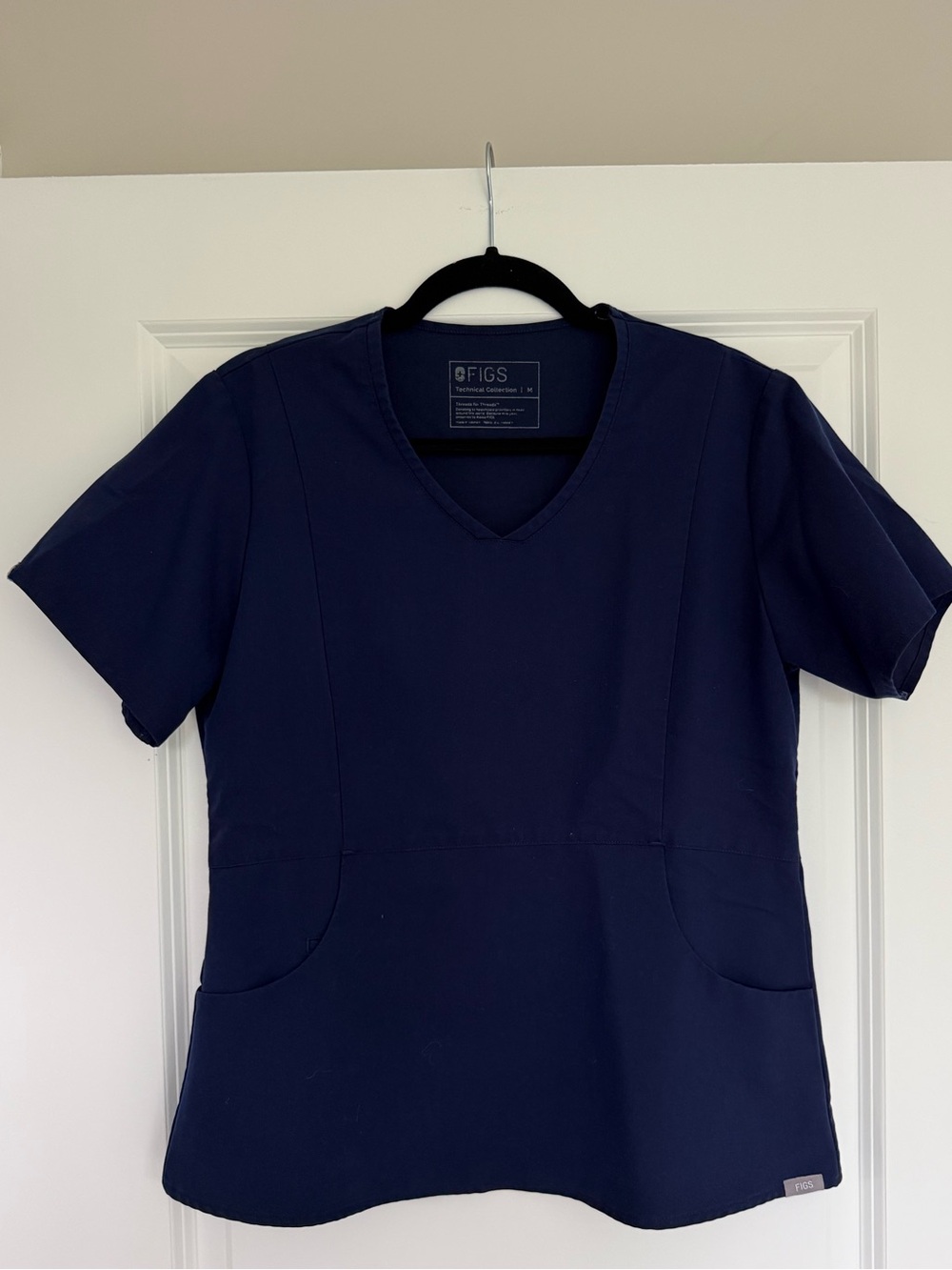 FIGS Aburi Scrub Top in Navy Blue size Medium